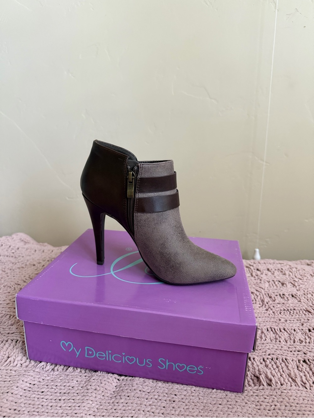 New My Delicious Shoes Women's 6.5 Taupe/Brown High-Heel Ankle Boot